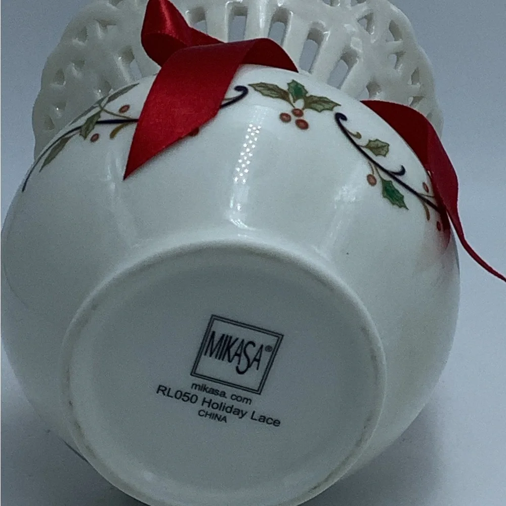 Mikasa Holiday Lace 6” Vase with Red Ribbon
